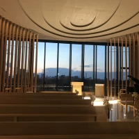 カーテンが開く演出です