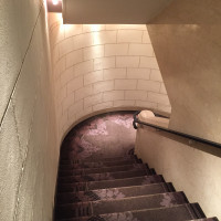 地下チャペルへの階段