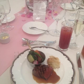 メインのお肉料理です