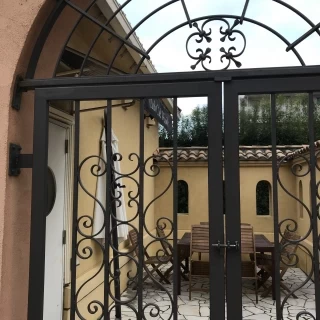 チャペルから出た先の広場もオシャレ