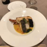 ロブスターと白身魚の料理