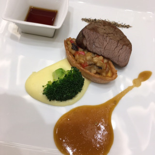 メインのお肉料理です。