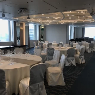 入口付近から見た会場