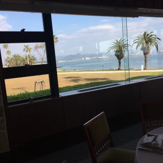 会場からの風景。ここでガーデンウェディングもできます。