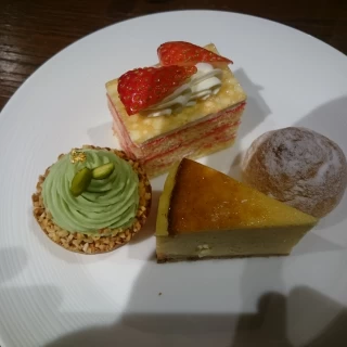 ケーキブッフェがありました。