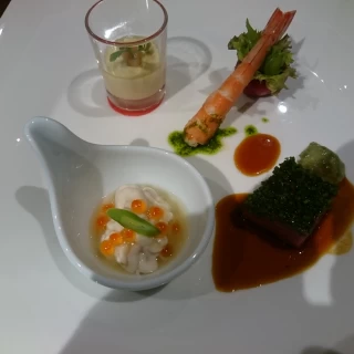 お料理を少しずつ試食させて貰いましたがどれも美味しかったです