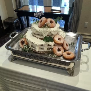 ウェディング ケーキ
ドーナツで切り株をイメージしたそう