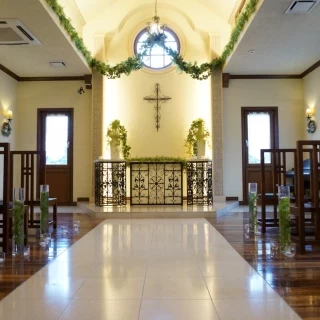 少人数挙式には助かるサイズ感のチャペル