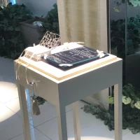 クリスタルの結婚証明書にサインしました