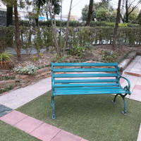 ガーデンの緑の椅子