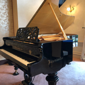 披露宴会場のグランドピアノ|524336さんの八幡の森 迎賓館（尾張八幡神社）の写真(731131)