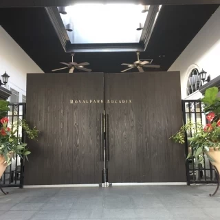 アルカディアのメイン入り口です