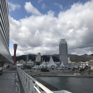 披露宴会場のテラスから、神戸の街と海を一望出来ます。