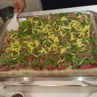 めちゃくちゃおいしいローストビーフがご飯に乗っています！
