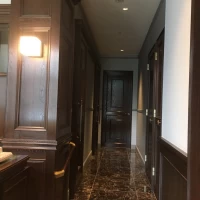 お化粧室への廊下