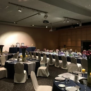 ホテルウェディングのような会場です。