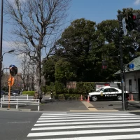 地下鉄駅から歩いていく場合の外観