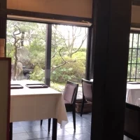 季節によって桜や紅葉も見れるそうです。