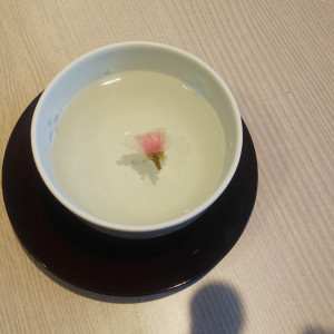 控え室で桜茶出して下さりました|524962さんのPENTHOUSE THE TOKYO by SKYHALL（ウエディング取扱終了）の写真(729606)