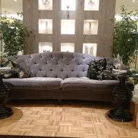 新郎新婦の座るソファ
