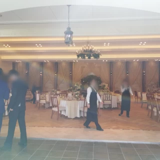 ガーデンからすぐ近くに披露宴会場があります