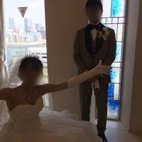 挙式前控え室で新婦両親とリハーサル
