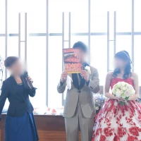 ドレス色当てクイズの抽選