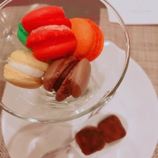 デザートのマカロン！とってもらえるとおいしかったです！