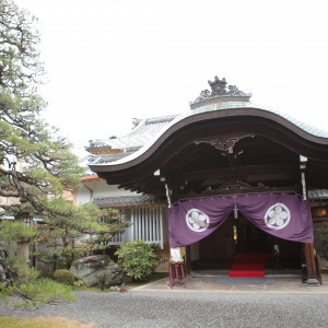 玄関とお庭|525696さんの京都洛東迎賓館の写真(1168891)