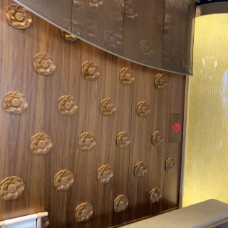 メインとなっている館内神殿の壁