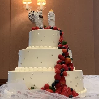 ウェディングケーキ。出会いの地シンガポールがテーマ。