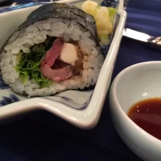 ローストビーフの太巻き。
激旨！披露宴の料理では初めて。
