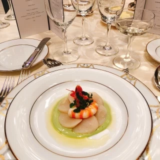 前菜のえびとホタテです。