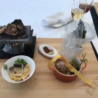 包みを開けるとおいしいにおいが漂ってきました。