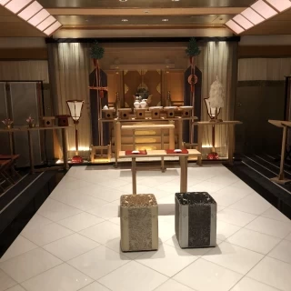 神前式の会場は、大理石が使われていた。