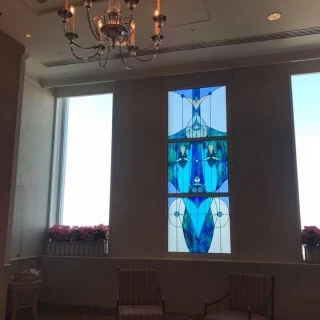 チャペル前のステンドグラス