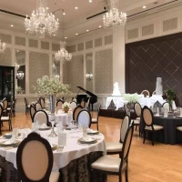 披露宴会場メゾンドオペラ邸ゲスト目線高砂