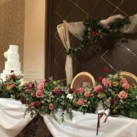 披露宴会場メゾンドオペラ邸高砂席