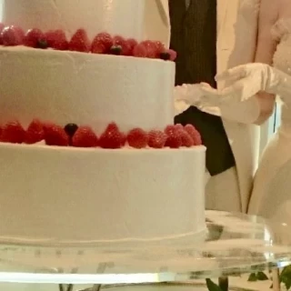 生の三段ケーキ
