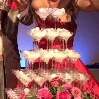 シャンパンタワーは豪華絢爛