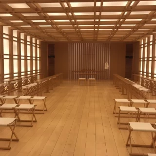神殿もスタイリッシュ