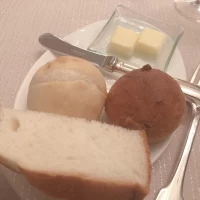 パンは3種から自由に選択可能
