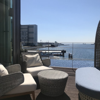 3階ラウンジのテラスからみた海。