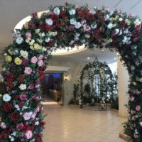 チャペル前の造花のアーチ
少し安っぽかった…