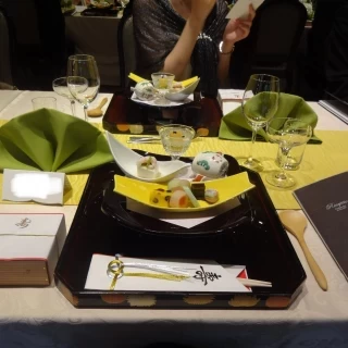 華やかなテーブルとお料理
