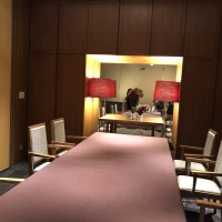 個室 左側が簡易壁
