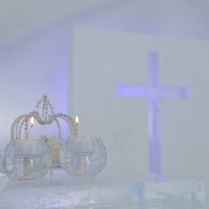 教会内(リングピローとキャンドルリレーで使用するキャンドル)|526541さんの氷の教会の写真(754392)