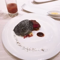 メインのお肉です。少し固めです。