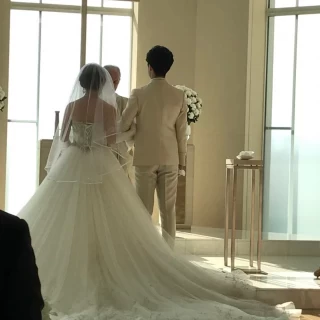 真っ白で明るいチャペルです。