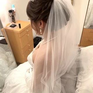 個室にてヘアメイクアップしていただきました。